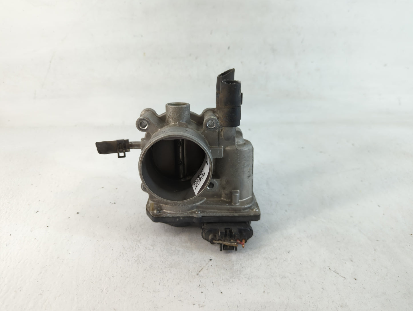 2012-2017 Hyundai Veloster Throttle Body P/N:35100-2B300 Fits Fits 2012 2013 2014 2015 2016 2017 2018 2019 OEM Used Auto Par