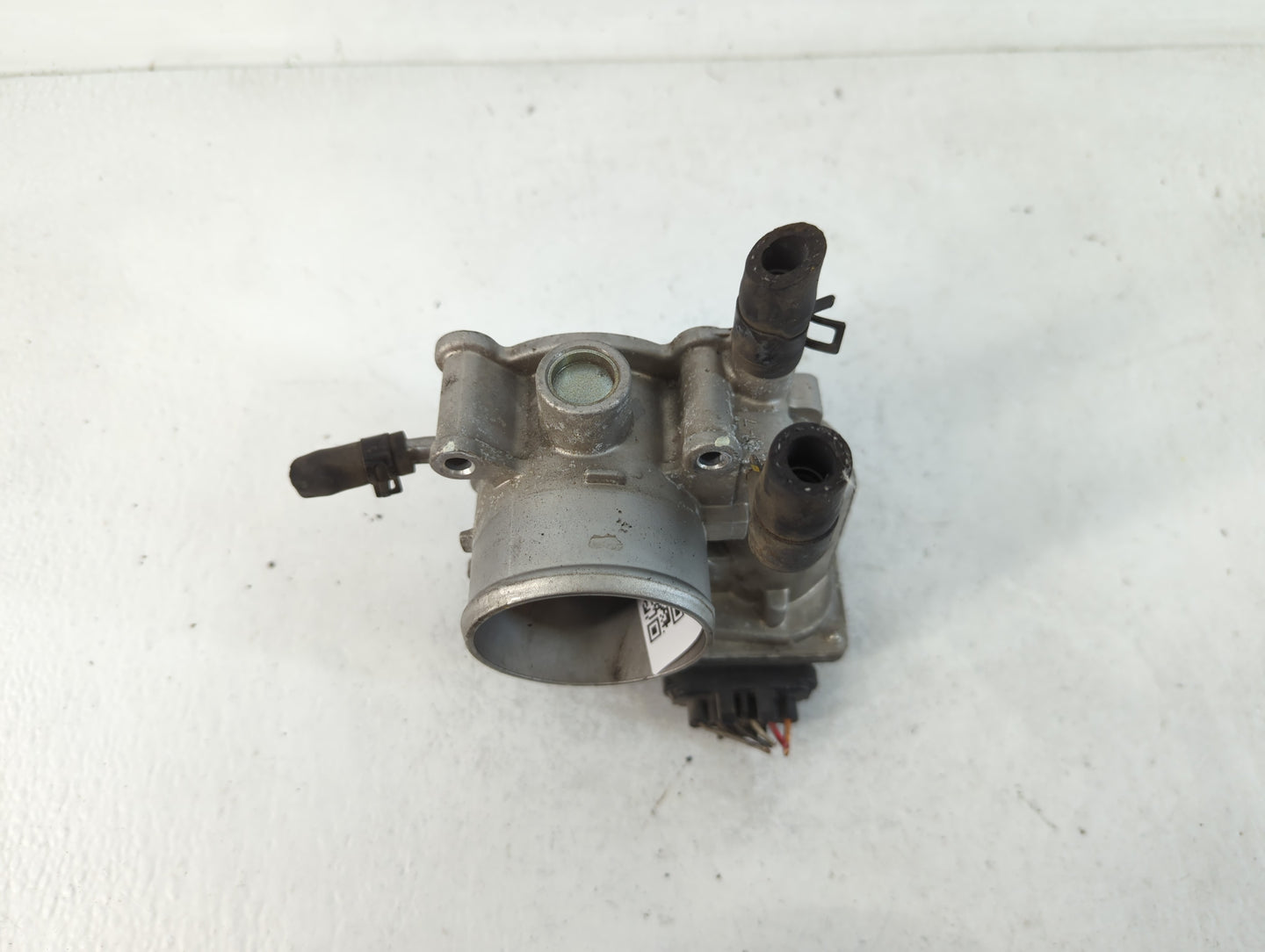 2012-2017 Hyundai Veloster Throttle Body P/N:35100-2B300 Fits Fits 2012 2013 2014 2015 2016 2017 2018 2019 OEM Used Auto Par