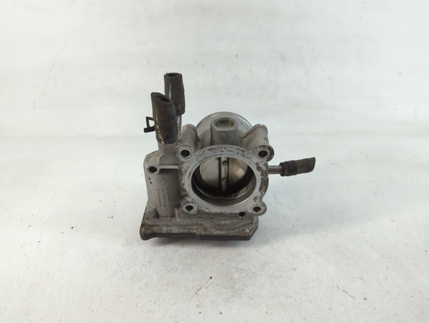 2012-2017 Hyundai Veloster Throttle Body P/N:35100-2B300 Fits Fits 2012 2013 2014 2015 2016 2017 2018 2019 OEM Used Auto Par