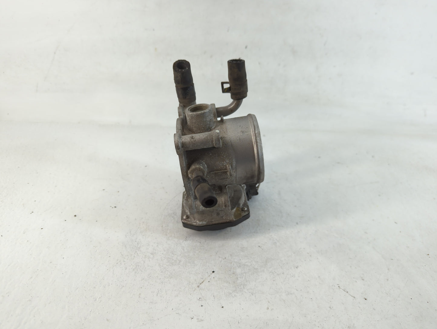 2012-2017 Hyundai Veloster Throttle Body P/N:35100-2B300 Fits Fits 2012 2013 2014 2015 2016 2017 2018 2019 OEM Used Auto Par