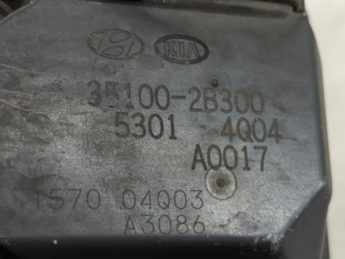 2012-2017 Hyundai Veloster Throttle Body P/N:35100-2B300 Fits Fits 2012 2013 2014 2015 2016 2017 2018 2019 OEM Used Auto Par