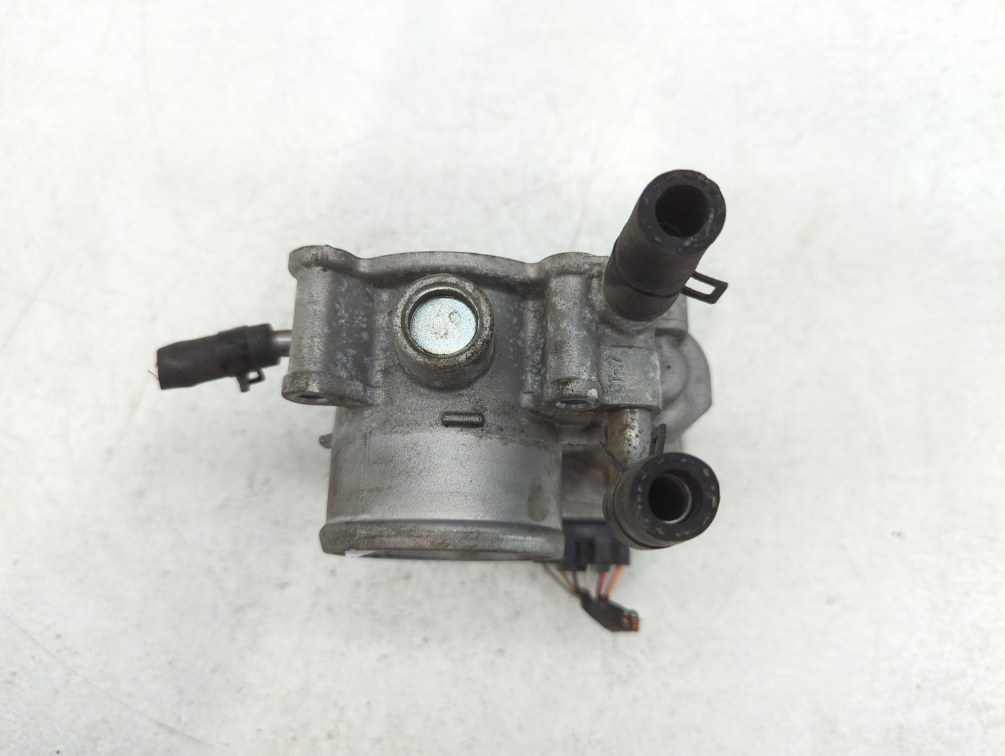 2012-2017 Hyundai Veloster Throttle Body P/N:35100-2B300 Fits Fits 2012 2013 2014 2015 2016 2017 2018 2019 OEM Used Auto Par