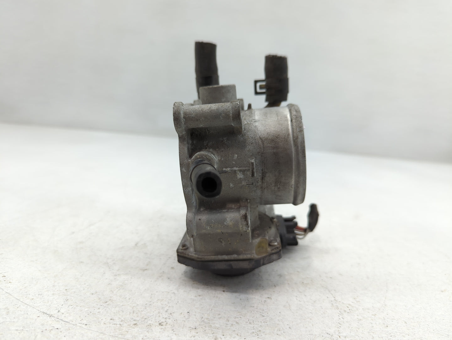 2012-2017 Hyundai Veloster Throttle Body P/N:35100-2B300 Fits Fits 2012 2013 2014 2015 2016 2017 2018 2019 OEM Used Auto Par