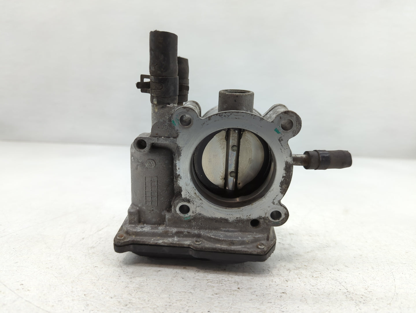 2012-2017 Hyundai Veloster Throttle Body P/N:35100-2B300 Fits Fits 2012 2013 2014 2015 2016 2017 2018 2019 OEM Used Auto Par