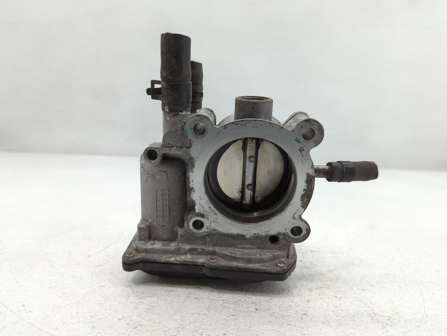 2012-2017 Hyundai Veloster Throttle Body P/N:35100-2B300 Fits Fits 2012 2013 2014 2015 2016 2017 2018 2019 OEM Used Auto Par