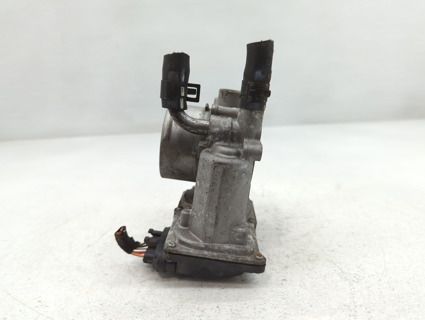 2012-2017 Hyundai Veloster Throttle Body P/N:35100-2B300 Fits Fits 2012 2013 2014 2015 2016 2017 2018 2019 OEM Used Auto Par