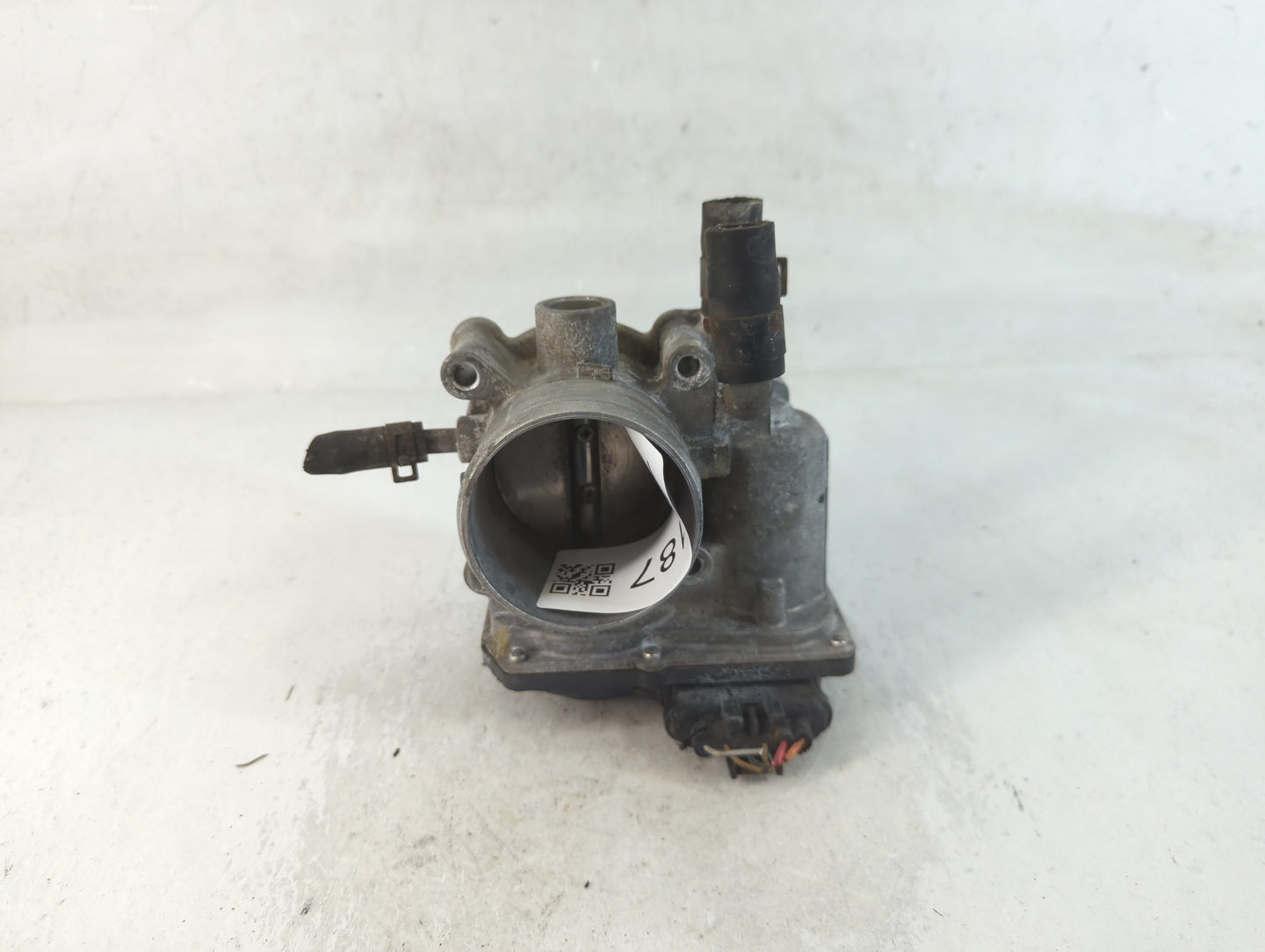 2012-2017 Hyundai Veloster Throttle Body P/N:35100-2B300 Fits Fits 2012 2013 2014 2015 2016 2017 2018 2019 OEM Used Auto Par