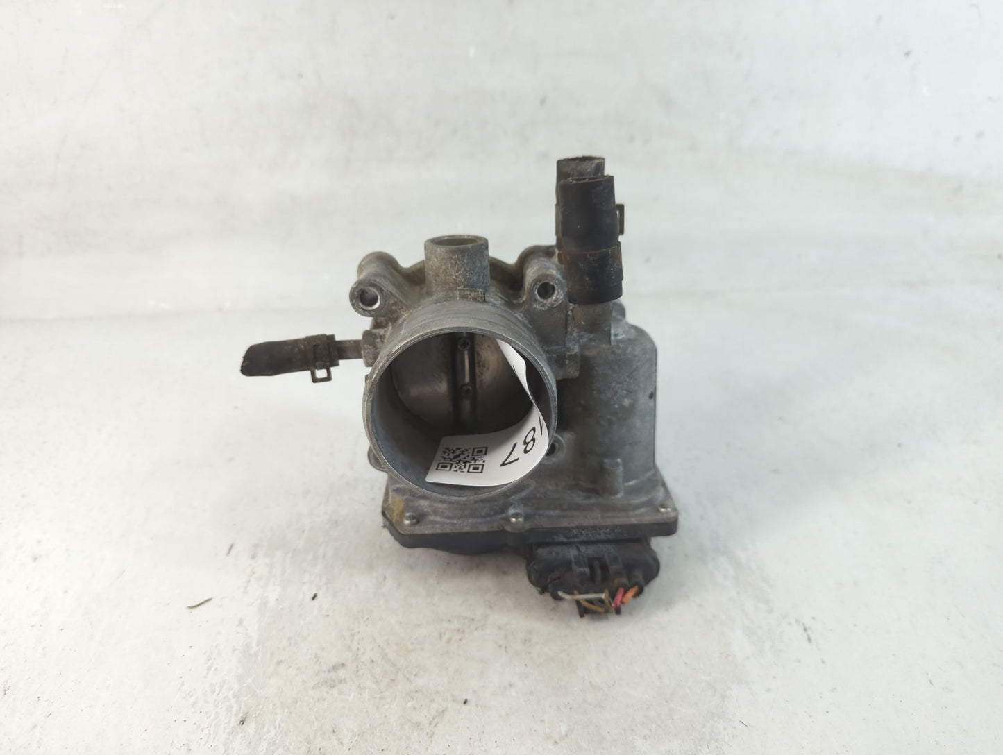 2012-2017 Hyundai Veloster Throttle Body P/N:35100-2B300 Fits Fits 2012 2013 2014 2015 2016 2017 2018 2019 OEM Used Auto Par