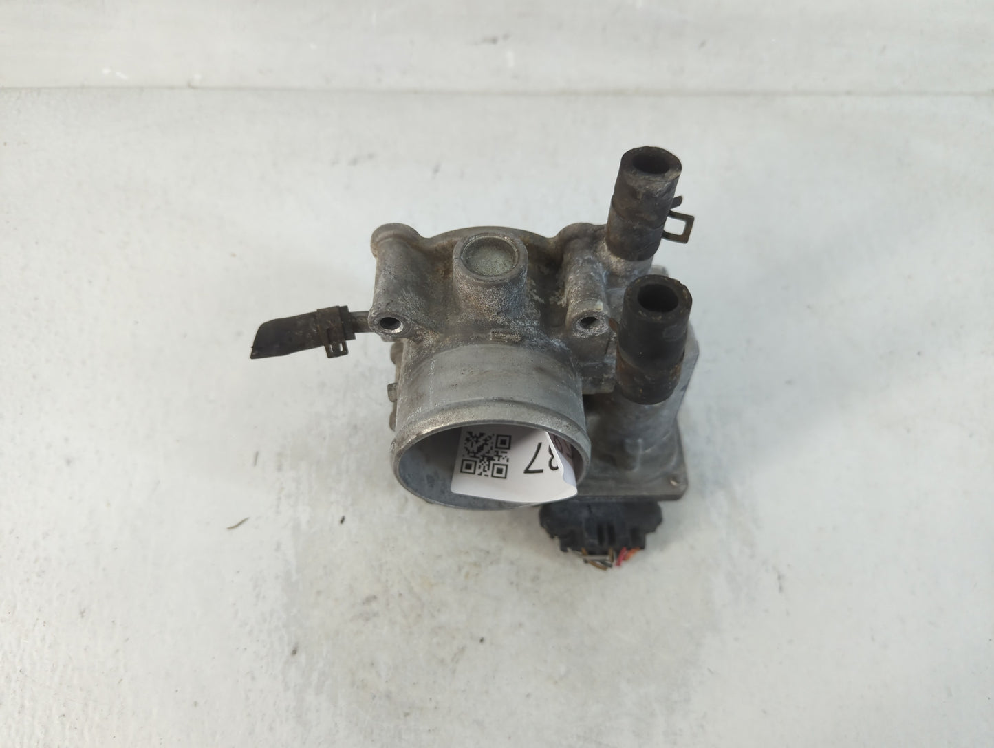 2012-2017 Hyundai Veloster Throttle Body P/N:35100-2B300 Fits Fits 2012 2013 2014 2015 2016 2017 2018 2019 OEM Used Auto Par