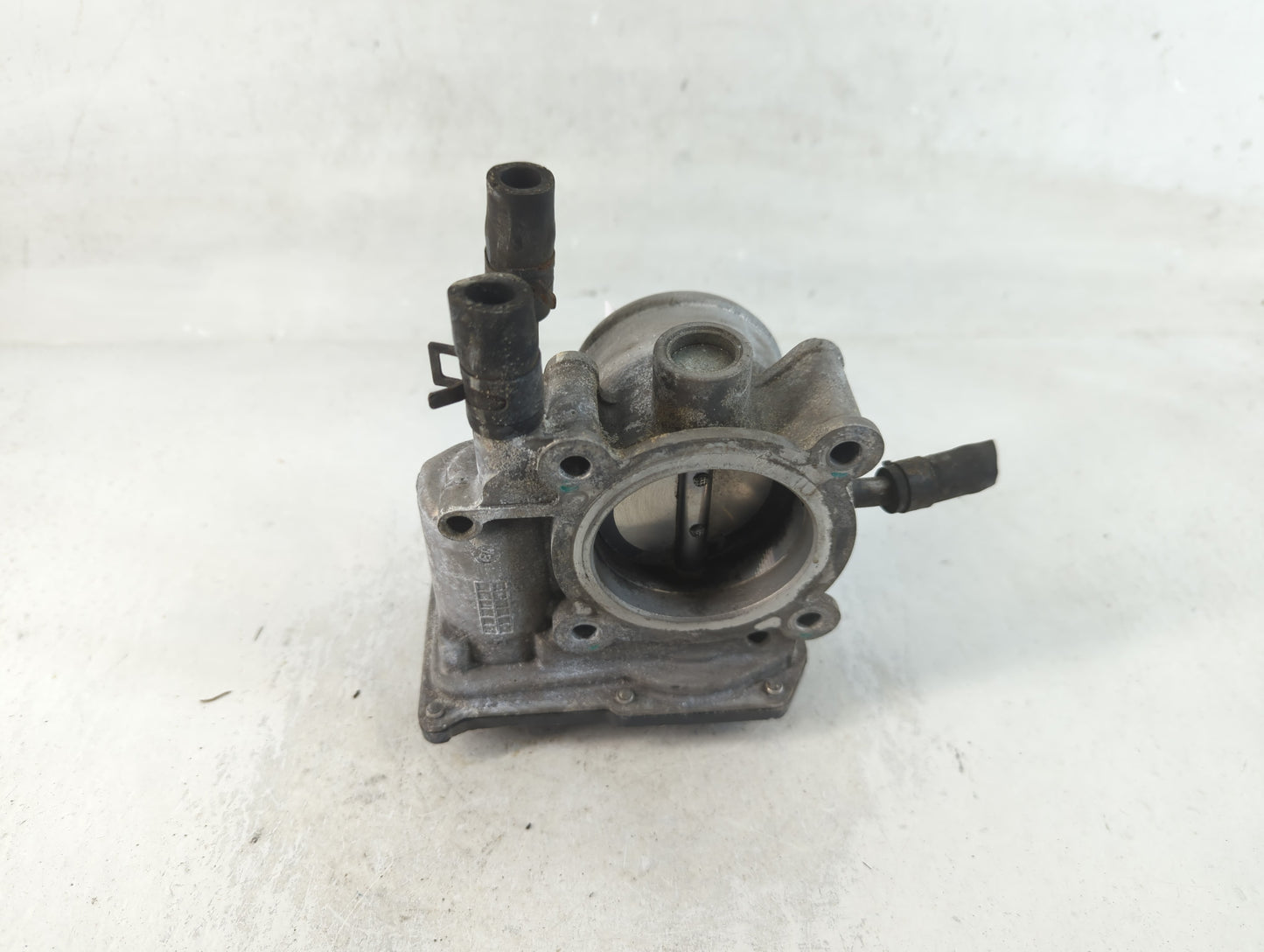 2012-2017 Hyundai Veloster Throttle Body P/N:35100-2B300 Fits Fits 2012 2013 2014 2015 2016 2017 2018 2019 OEM Used Auto Par