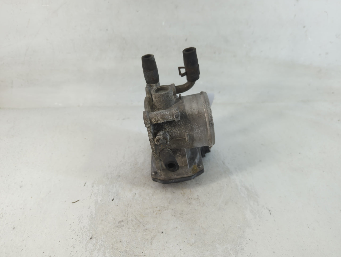 2012-2017 Hyundai Veloster Throttle Body P/N:35100-2B300 Fits Fits 2012 2013 2014 2015 2016 2017 2018 2019 OEM Used Auto Par