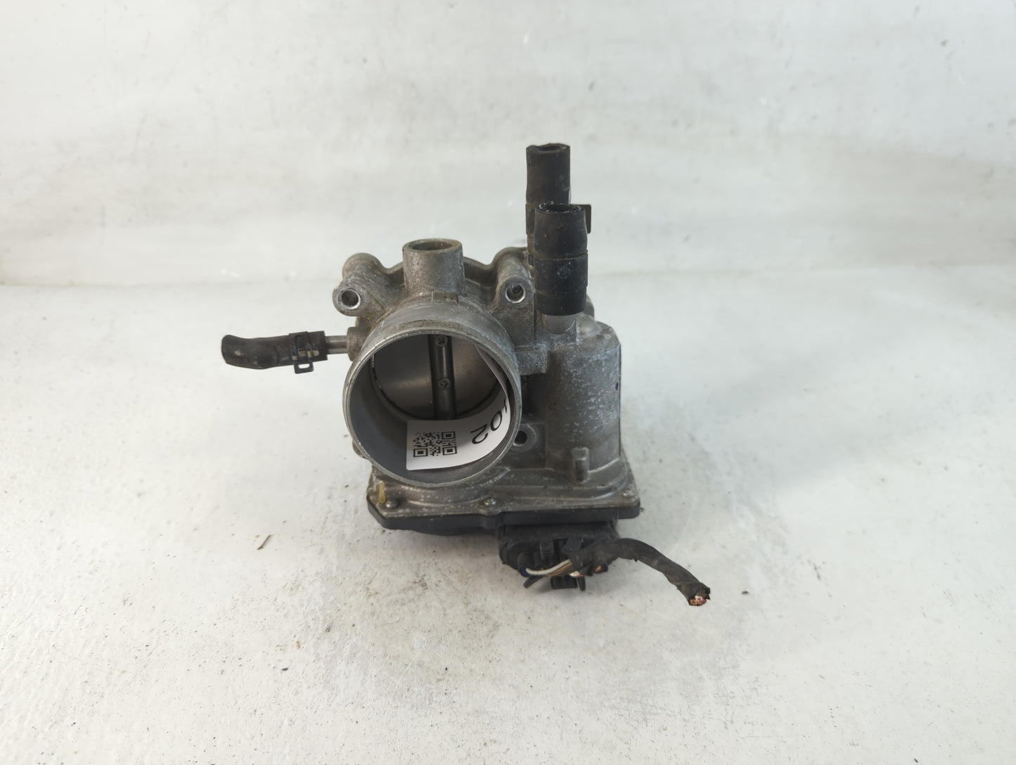 2012-2017 Hyundai Veloster Throttle Body P/N:35100-2B300 Fits Fits 2012 2013 2014 2015 2016 2017 2018 2019 OEM Used Auto Par