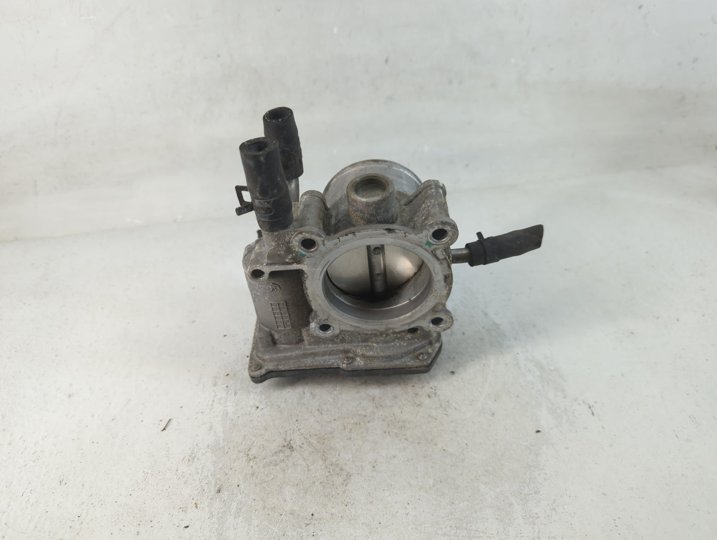 2012-2017 Hyundai Veloster Throttle Body P/N:35100-2B300 Fits Fits 2012 2013 2014 2015 2016 2017 2018 2019 OEM Used Auto Par