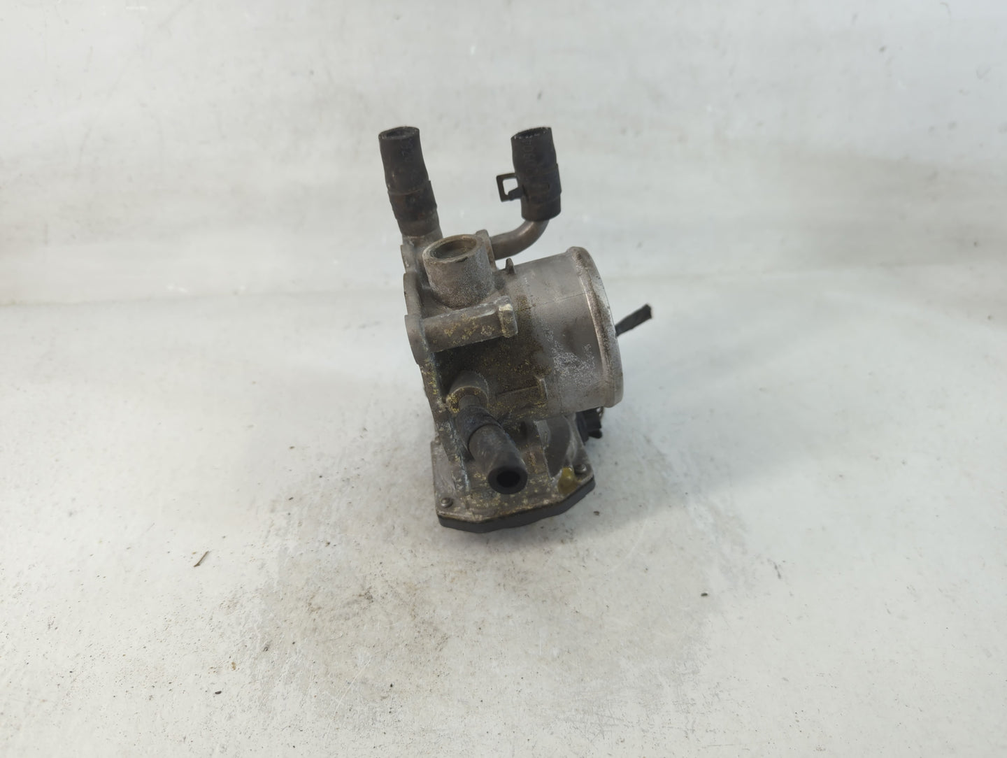 2012-2017 Hyundai Veloster Throttle Body P/N:35100-2B300 Fits Fits 2012 2013 2014 2015 2016 2017 2018 2019 OEM Used Auto Par