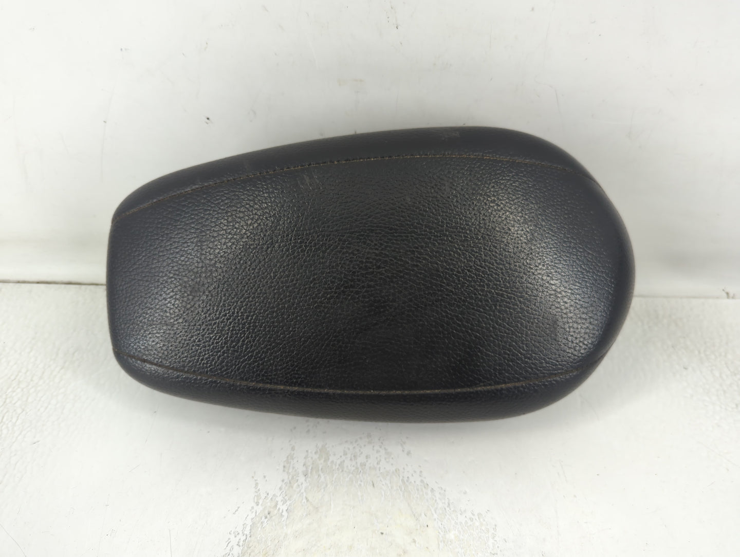 2013 Hyundai Veloster Center Console Armrest Cover Lid P/N:20130624 Fits OEM Used Auto Parts - Oemusedautoparts1.com