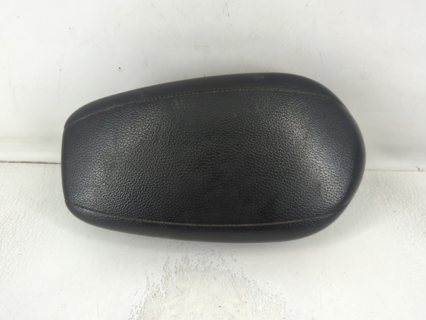 2013 Hyundai Veloster Center Console Armrest Cover Lid P/N:20130624 Fits OEM Used Auto Parts - Oemusedautoparts1.com