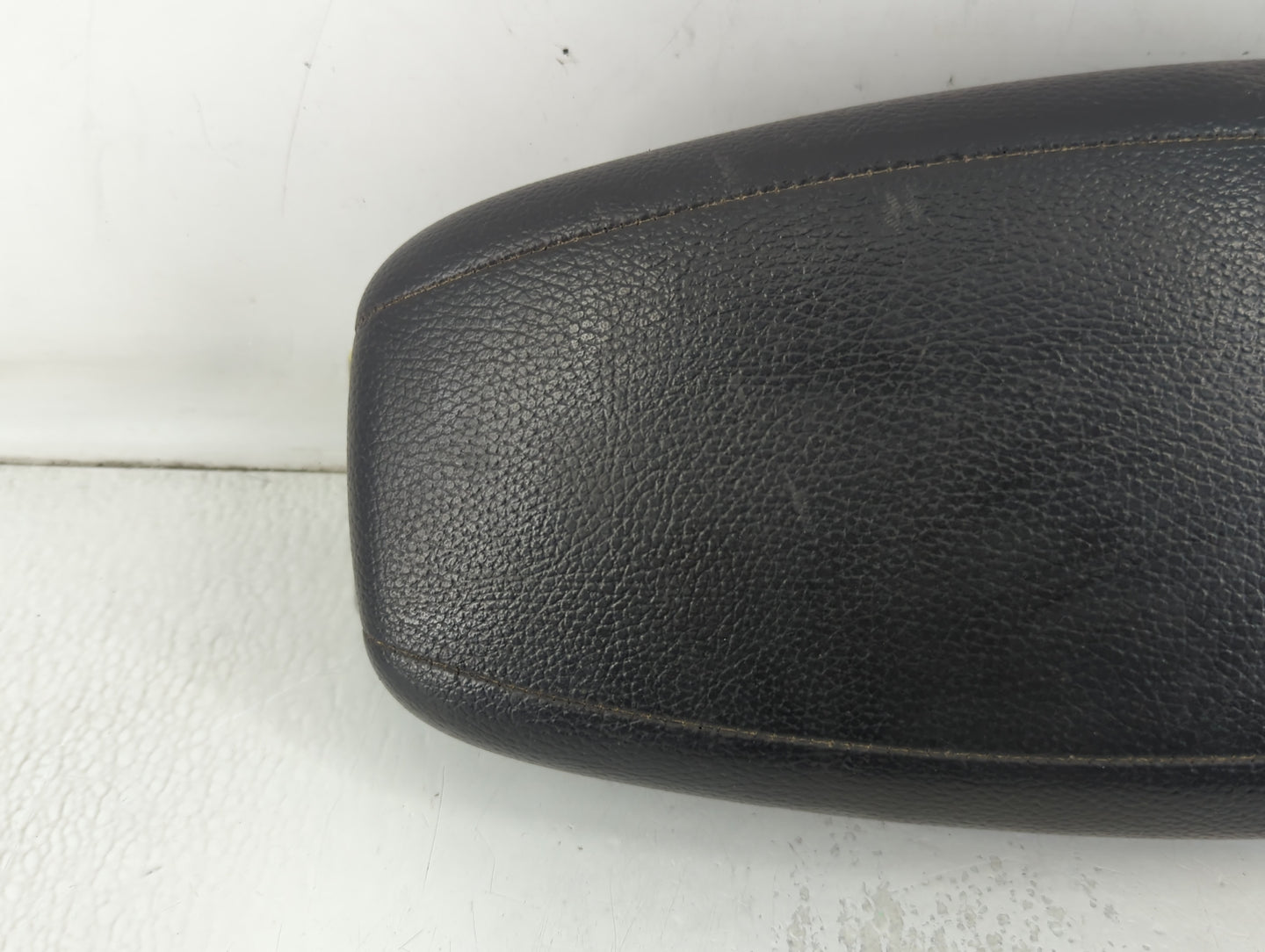 2013 Hyundai Veloster Center Console Armrest Cover Lid P/N:20130624 Fits OEM Used Auto Parts - Oemusedautoparts1.com