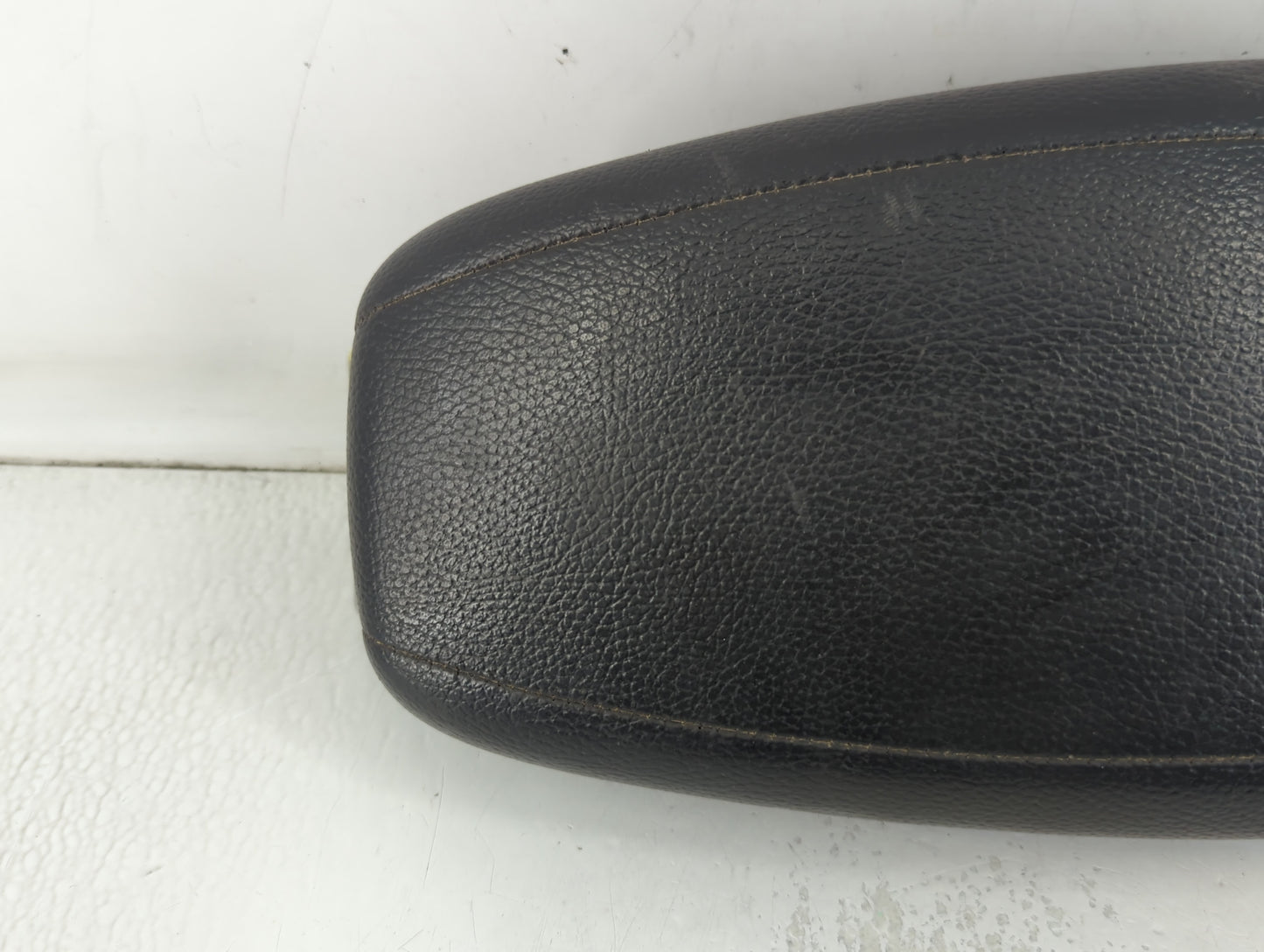2013 Hyundai Veloster Center Console Armrest Cover Lid P/N:20130624 Fits OEM Used Auto Parts - Oemusedautoparts1.com