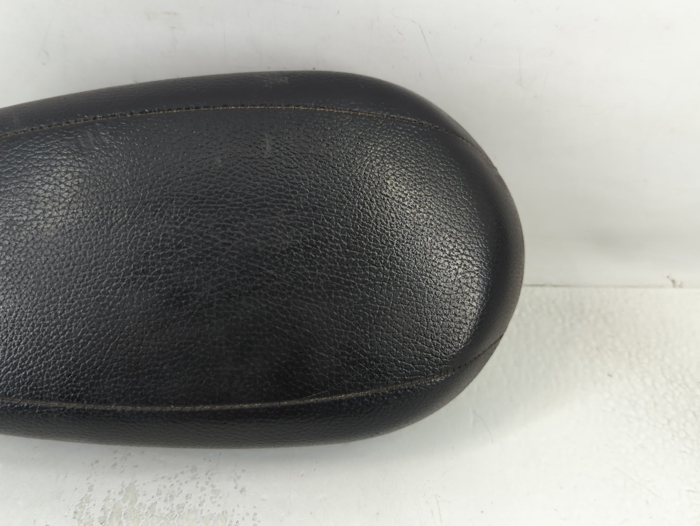 2013 Hyundai Veloster Center Console Armrest Cover Lid P/N:20130624 Fits OEM Used Auto Parts - Oemusedautoparts1.com