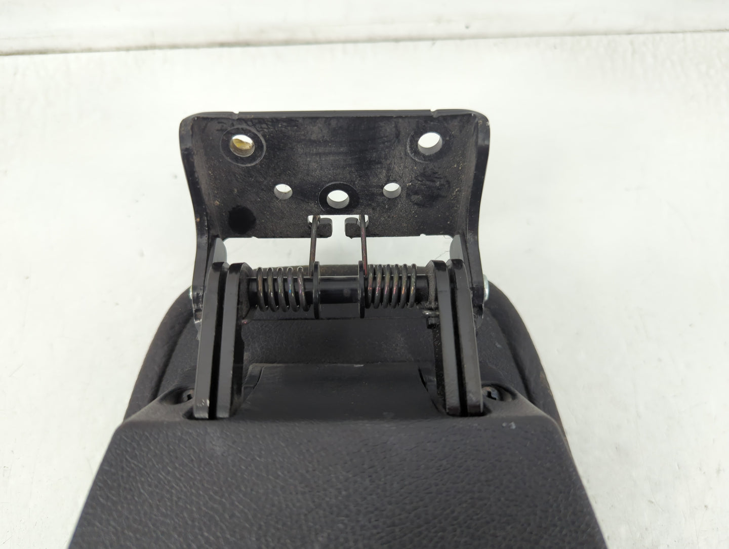 2013 Hyundai Veloster Center Console Armrest Cover Lid P/N:20130624 Fits OEM Used Auto Parts - Oemusedautoparts1.com