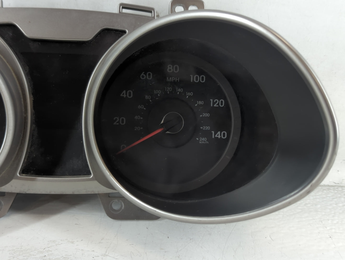2012-2015 Hyundai Veloster Instrument Cluster Speedometer Gauges P/N:2V330RDR Fits Fits 2012 2013 2014 2015 OEM Used Auto Pa
