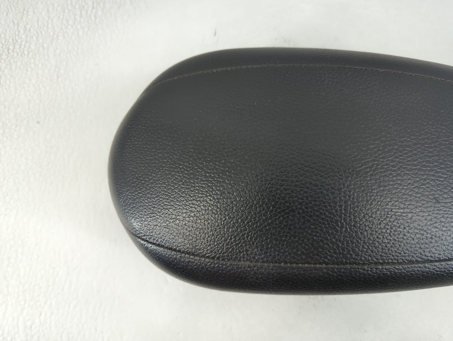 2013-2017 Hyundai Veloster Center Console Armrest Cover Lid P/N:130314 Fits Fits 2013 2014 2015 2016 2017 OEM Used Auto Part