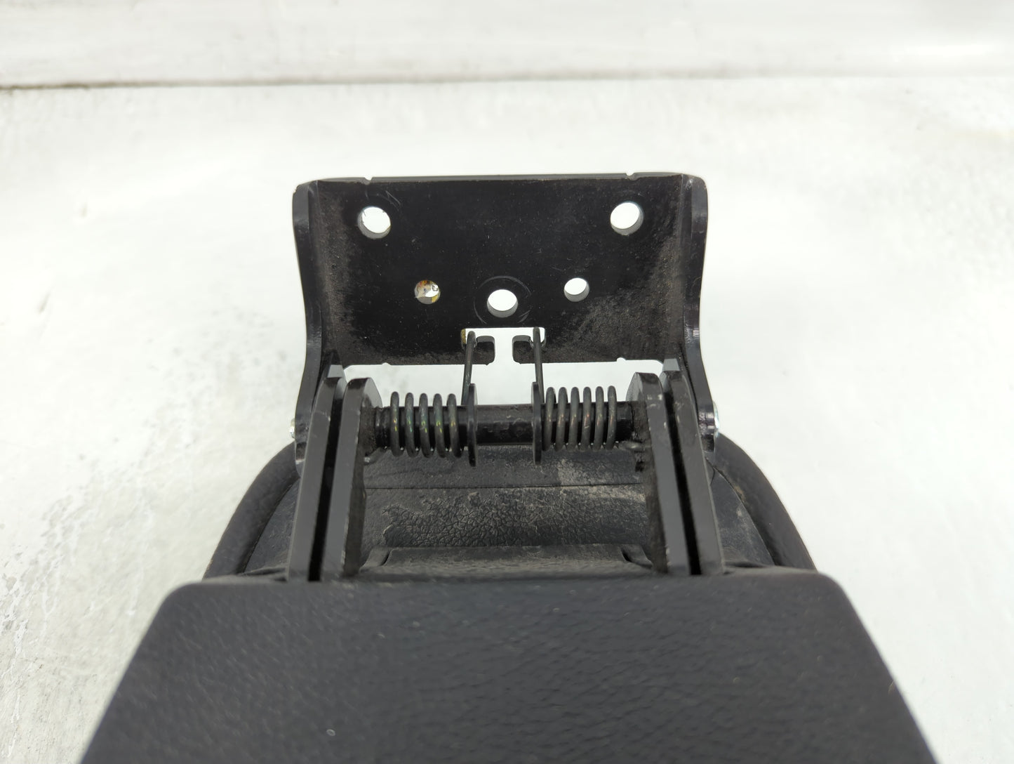 2013-2017 Hyundai Veloster Center Console Armrest Cover Lid P/N:130314 Fits Fits 2013 2014 2015 2016 2017 OEM Used Auto Part
