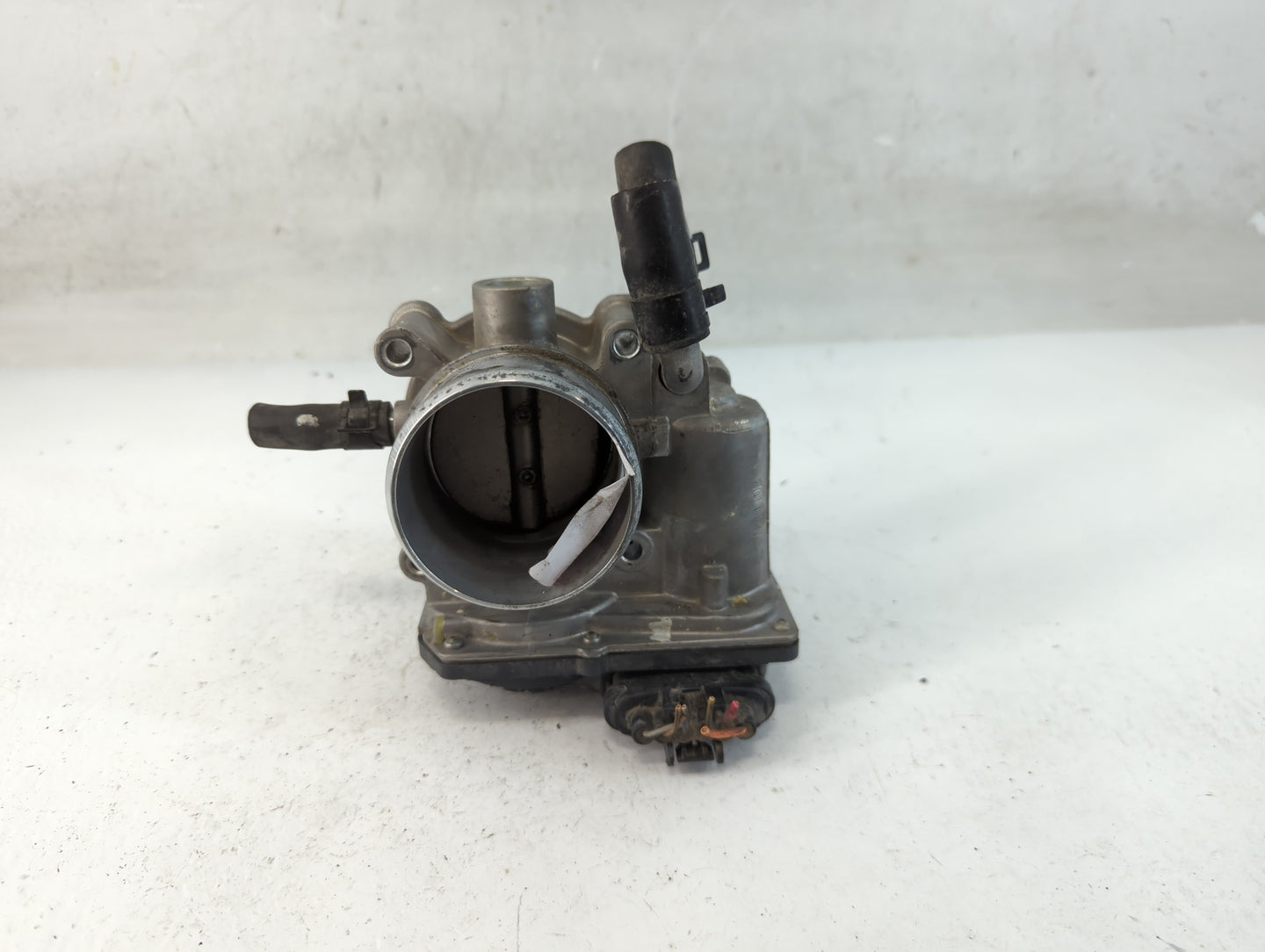 2013-2014 Hyundai Veloster Throttle Body P/N:35100-2B320 Fits Fits 2013 2014 2015 2016 OEM Used Auto Parts - Oemusedautopart
