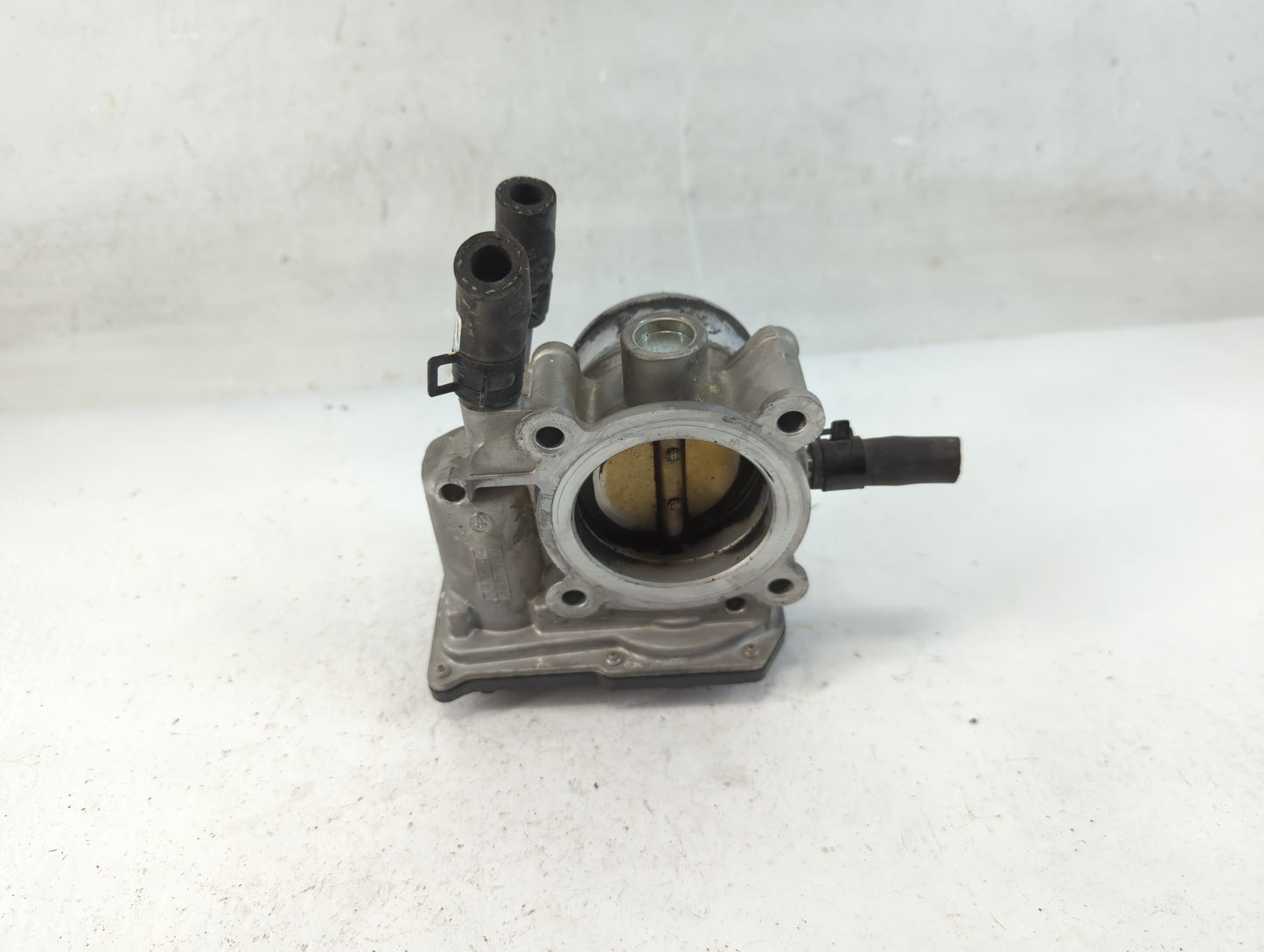 2013-2014 Hyundai Veloster Throttle Body P/N:35100-2B320 Fits Fits 2013 2014 2015 2016 OEM Used Auto Parts - Oemusedautopart