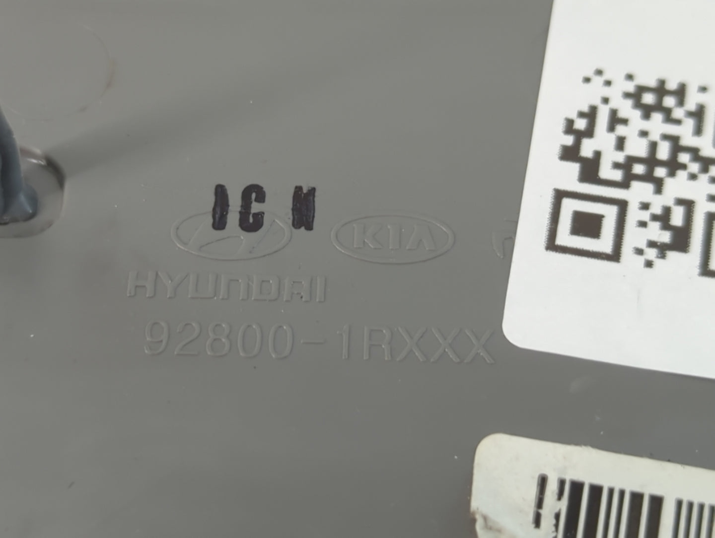 2013 Hyundai Veloster Overhead Roof Console - Oemusedautoparts1.com