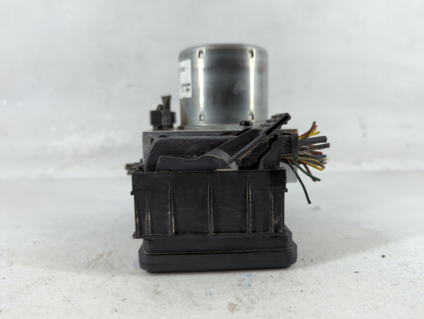 2013 Hyundai Veloster ABS Pump Control Module Replacement P/N:58920-2V450 Fits OEM Used Auto Parts - Oemusedautoparts1.com