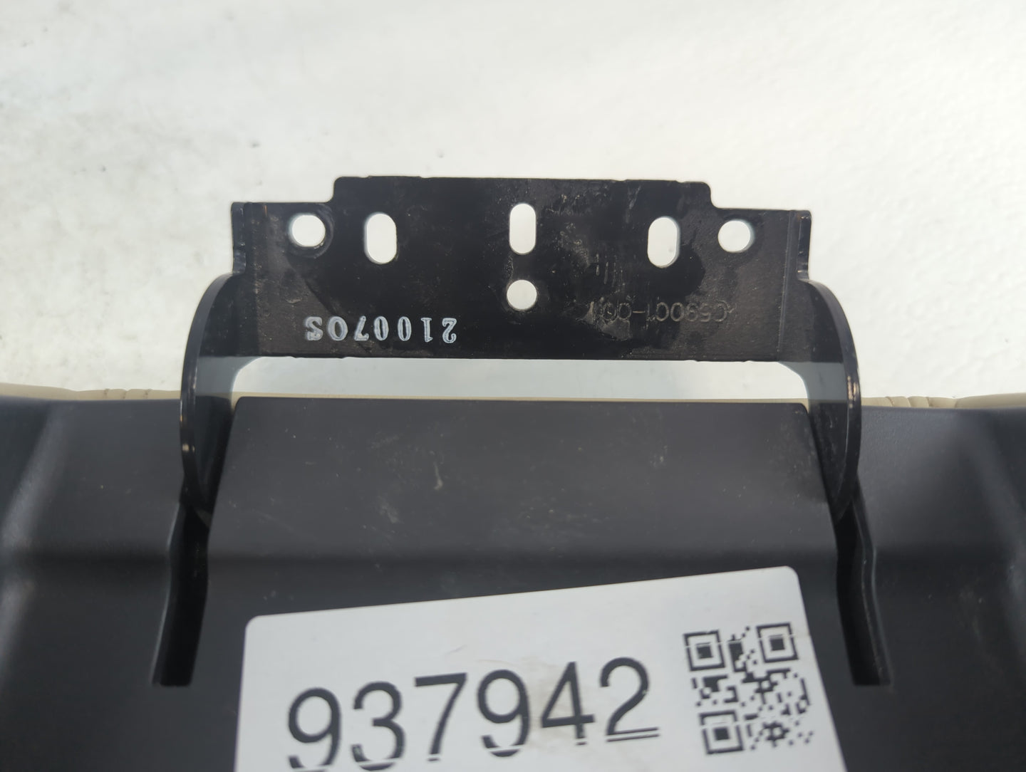2013 Infiniti Ex37 Center Console Armrest Cover Lid Fits OEM Used Auto Parts - Oemusedautoparts1.com