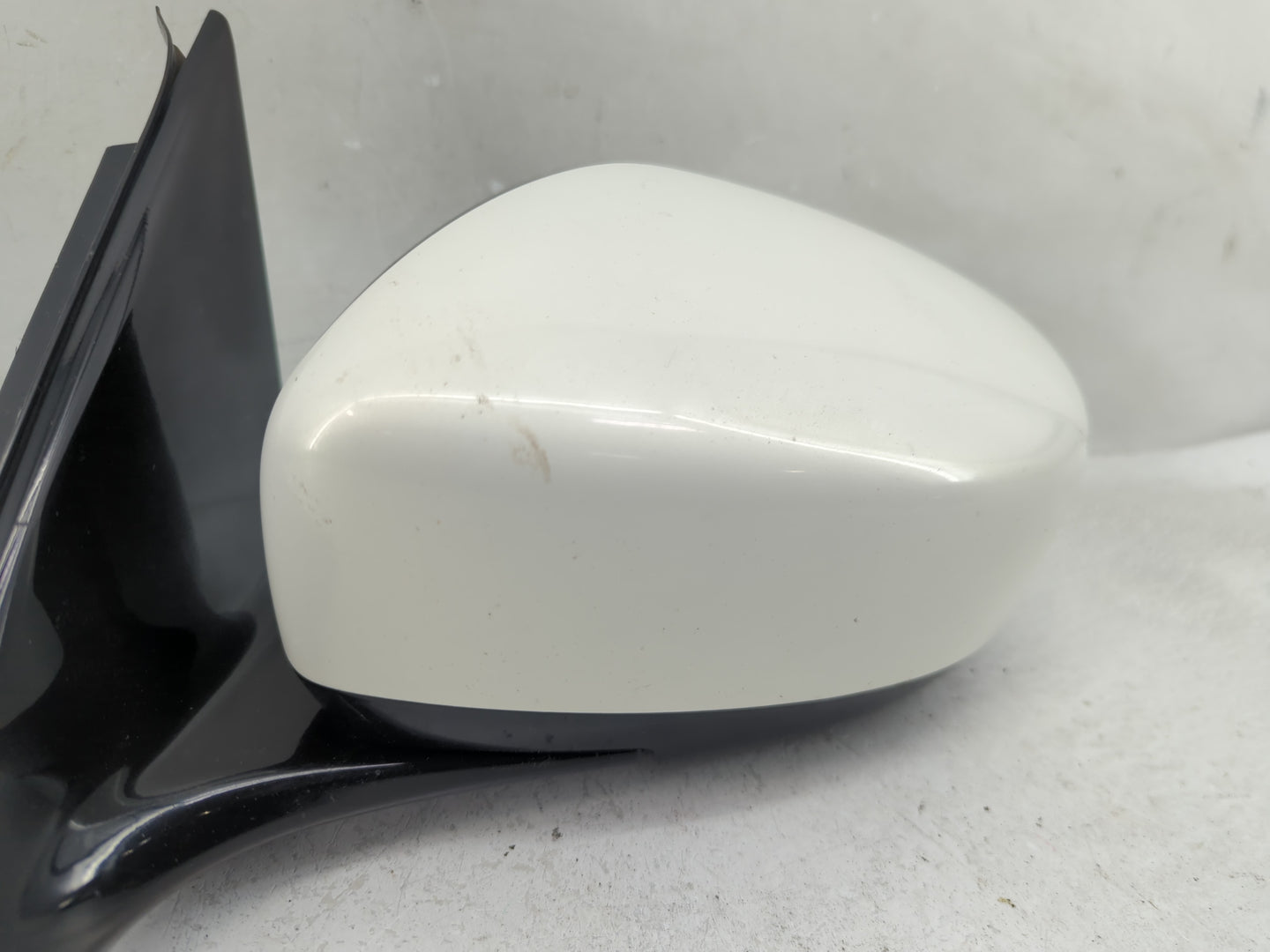 2010-2013 Infiniti G37 Driver Side View Mirror - Left Door Mirror OEM Used - Oemusedautoparts1.com