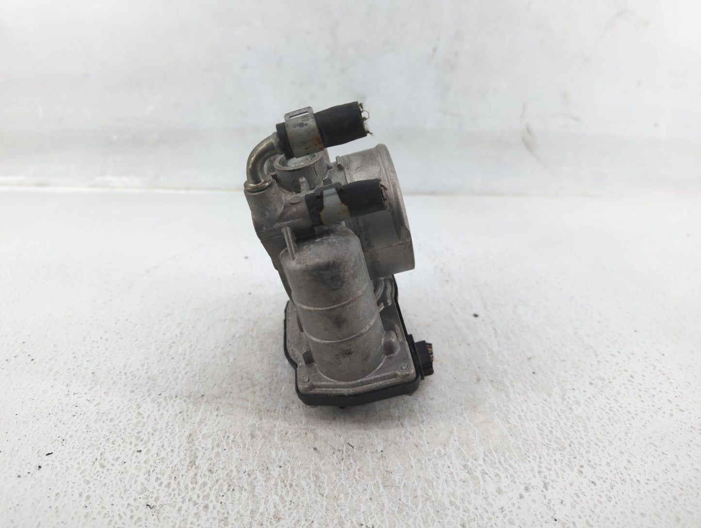 2008-2013 Infiniti G37 Throttle Body P/N:3905H RME60-16 Fits OEM Used Auto Parts - Oemusedautoparts1.com