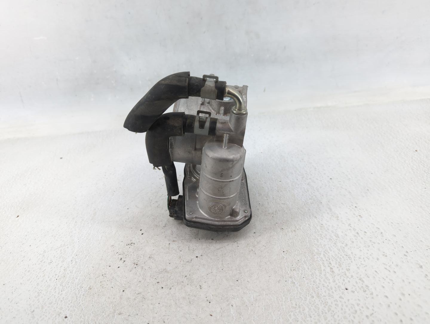 2008-2013 Infiniti G37 Throttle Body P/N:3304H RME60-21 Fits OEM Used Auto Parts - Oemusedautoparts1.com