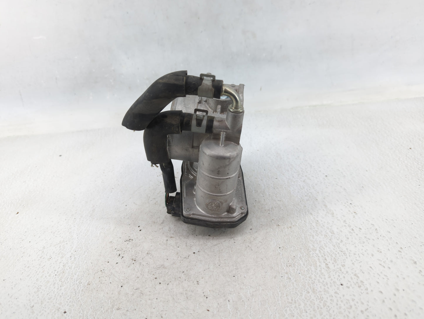 2008-2013 Infiniti G37 Throttle Body P/N:3304H RME60-21 Fits OEM Used Auto Parts - Oemusedautoparts1.com