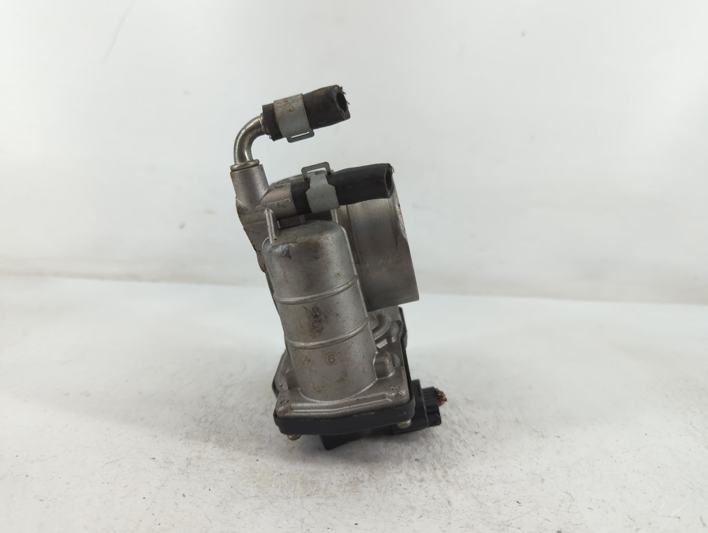 2008-2013 Infiniti G37 Throttle Body P/N:K 2822 526-01 Fits OEM Used Auto Parts - Oemusedautoparts1.com