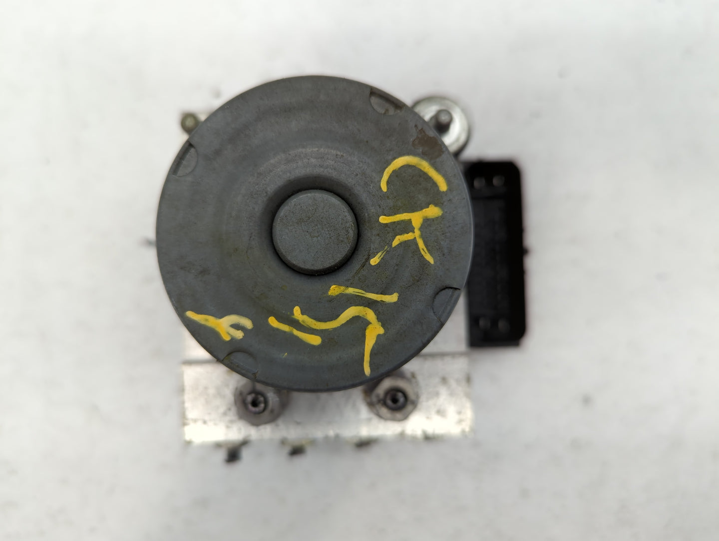 2013 Infiniti M37 ABS Pump Control Module Replacement Fits OEM Used Auto Parts - Oemusedautoparts1.com