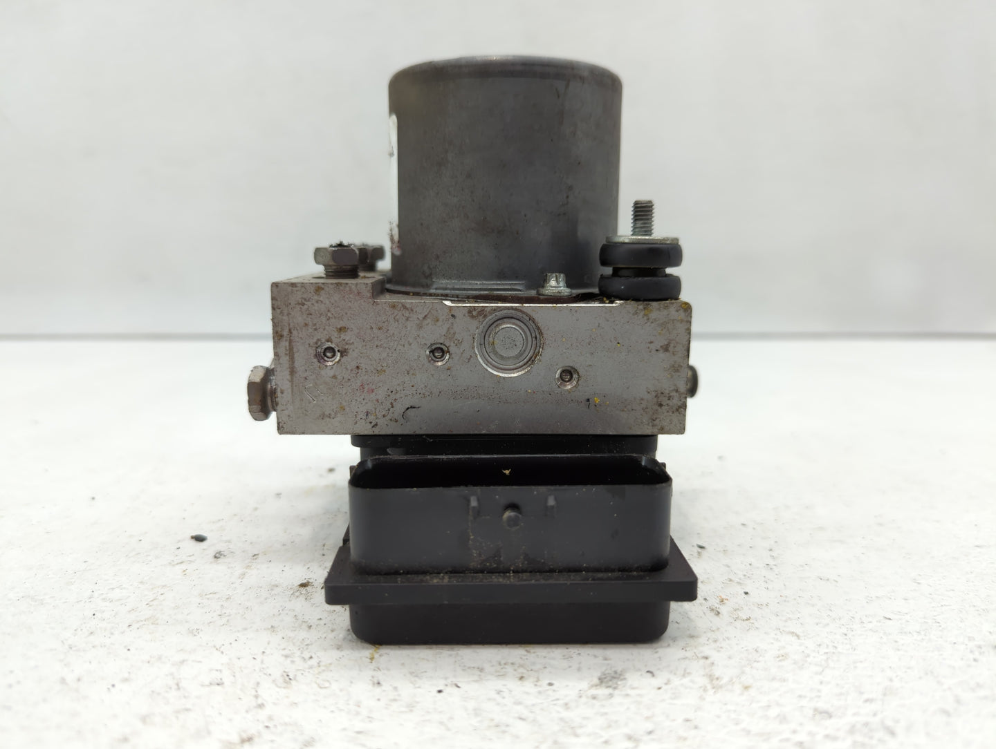 2013 Infiniti M37 ABS Pump Control Module Replacement Fits OEM Used Auto Parts - Oemusedautoparts1.com