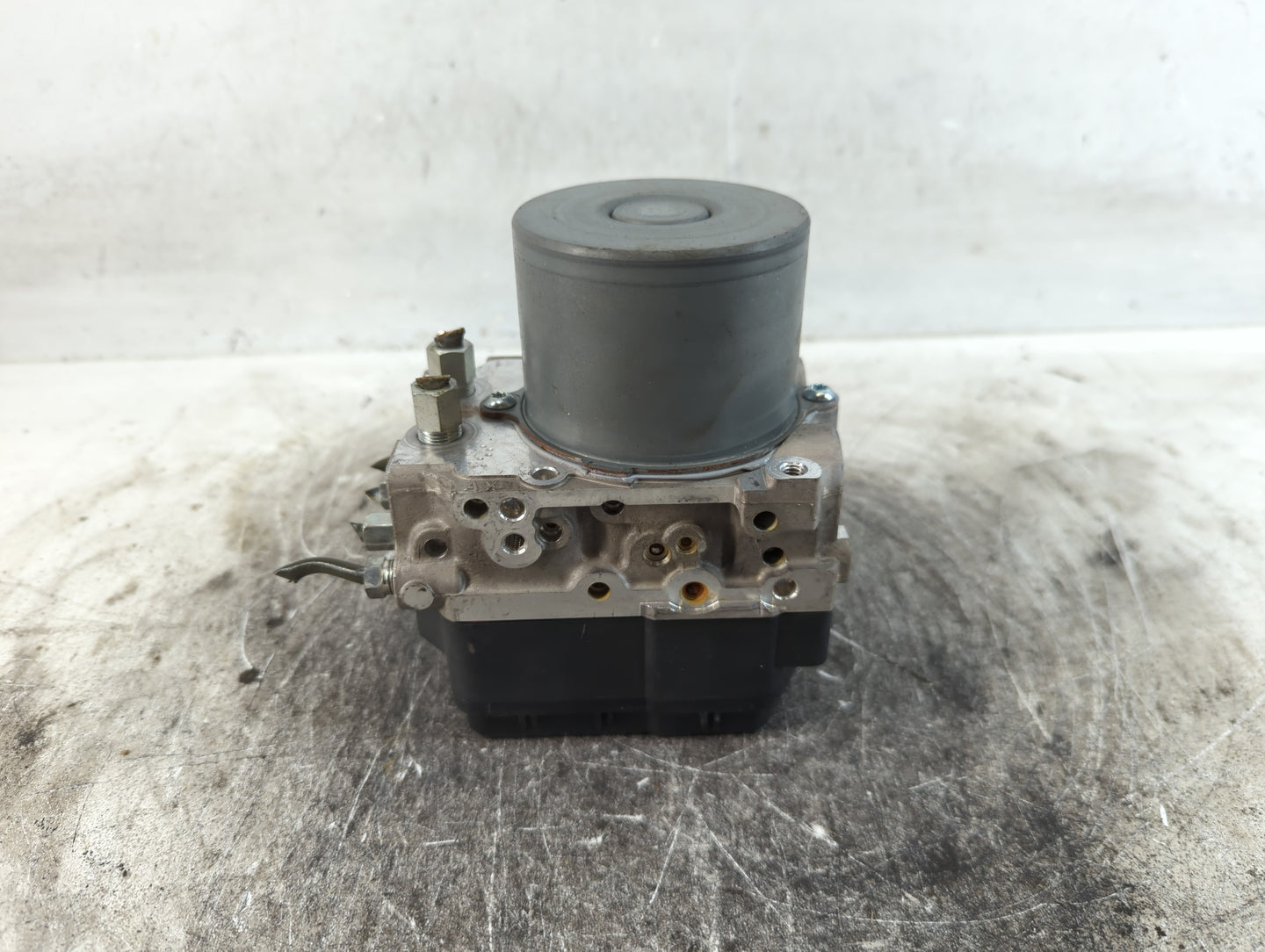 2013 Infiniti M37 ABS Pump Control Module Replacement P/N:47660 1ME0B Fits OEM Used Auto Parts - Oemusedautoparts1.com