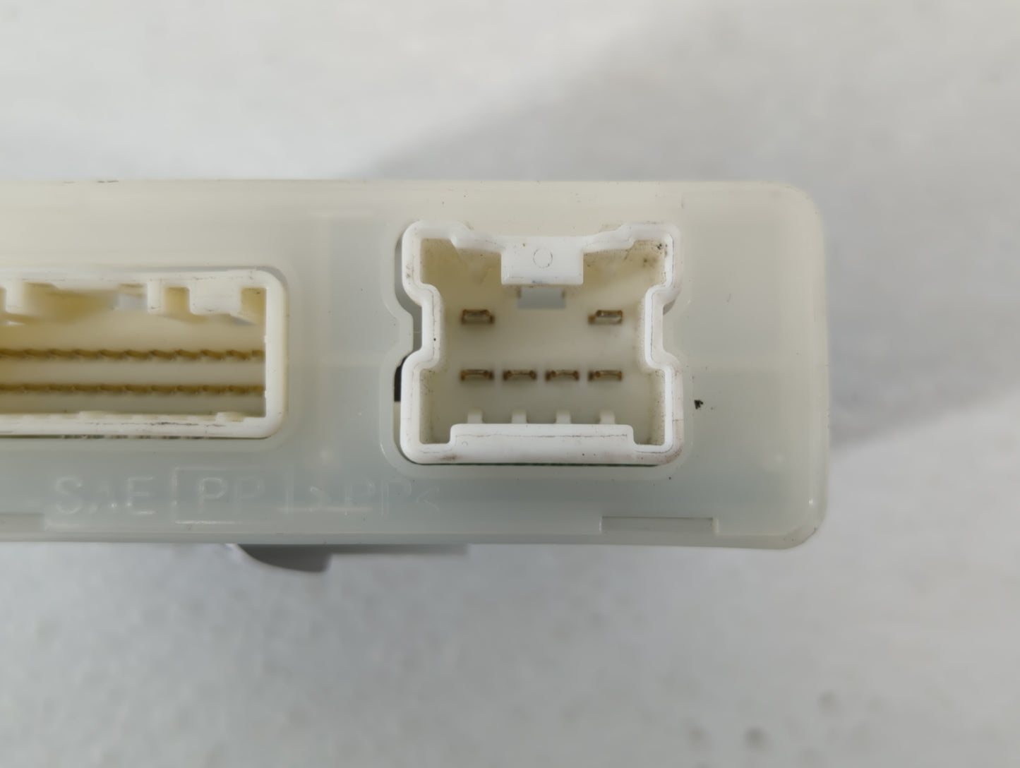 2012-2013 Infiniti Qx56 Chassis Control Module Ccm Bcm Body Control - Oemusedautoparts1.com
