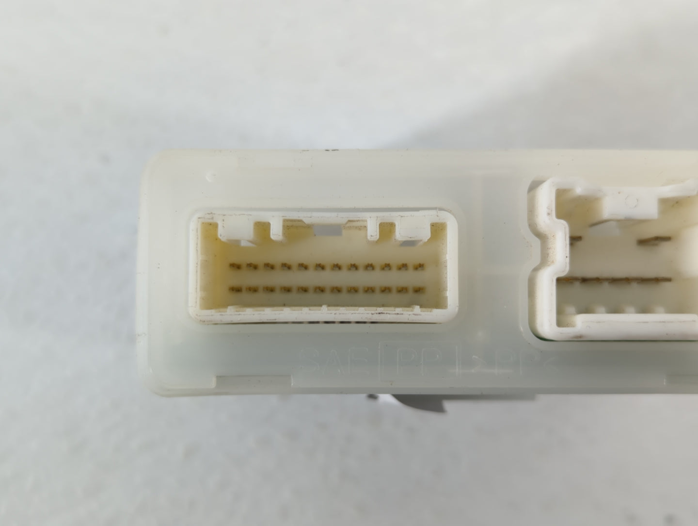 2012-2013 Infiniti Qx56 Chassis Control Module Ccm Bcm Body Control - Oemusedautoparts1.com