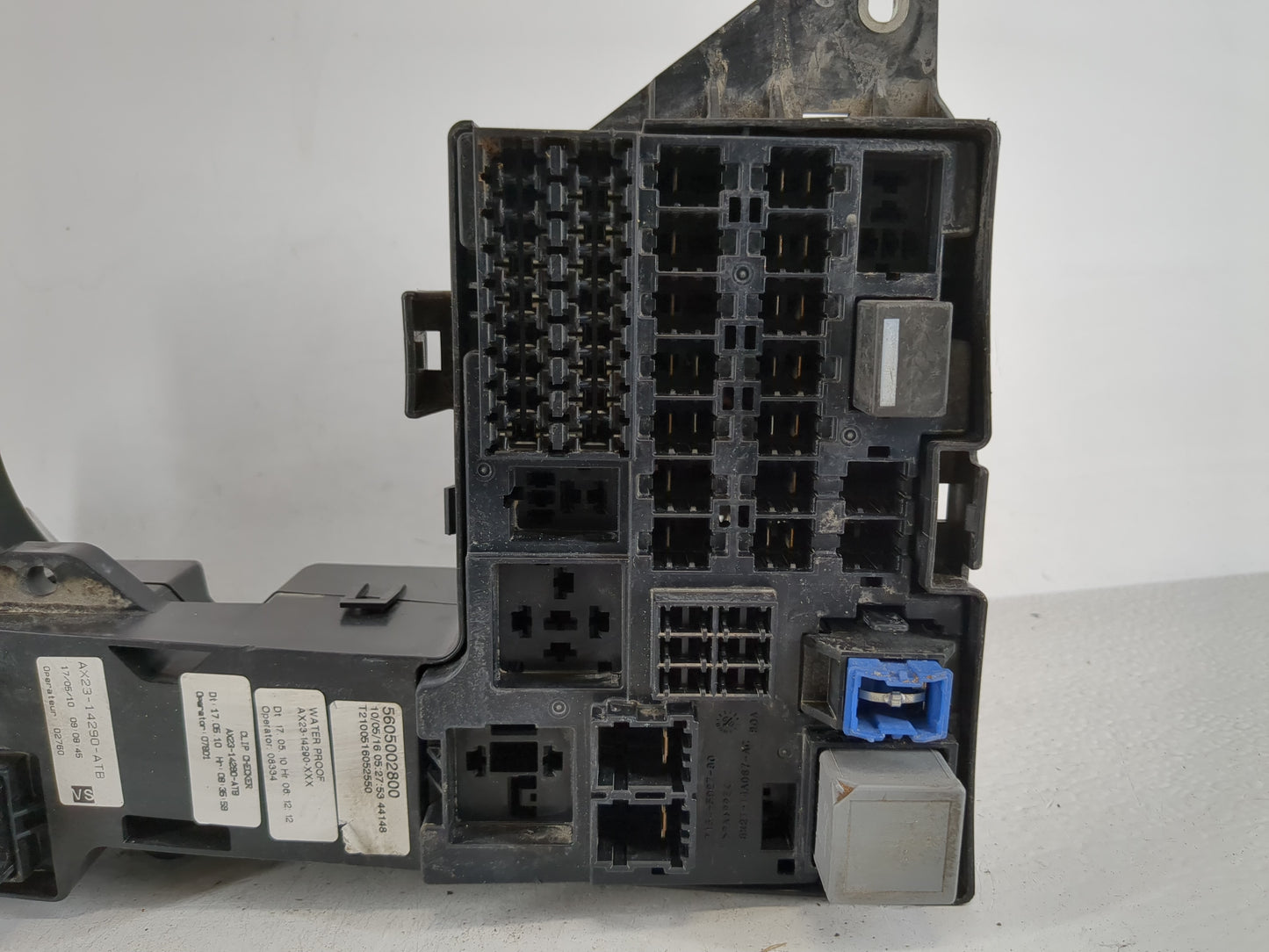 2013 Jaguar Xf Fusebox Fuse Box Panel Relay Module P/N:5605002800 Fits OEM Used Auto Parts - Oemusedautoparts1.com
