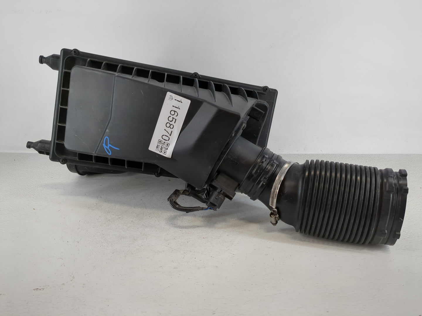 2013 Jaguar Xf Air Cleaner Intake-duct Hose Tube - Oemusedautoparts1.com