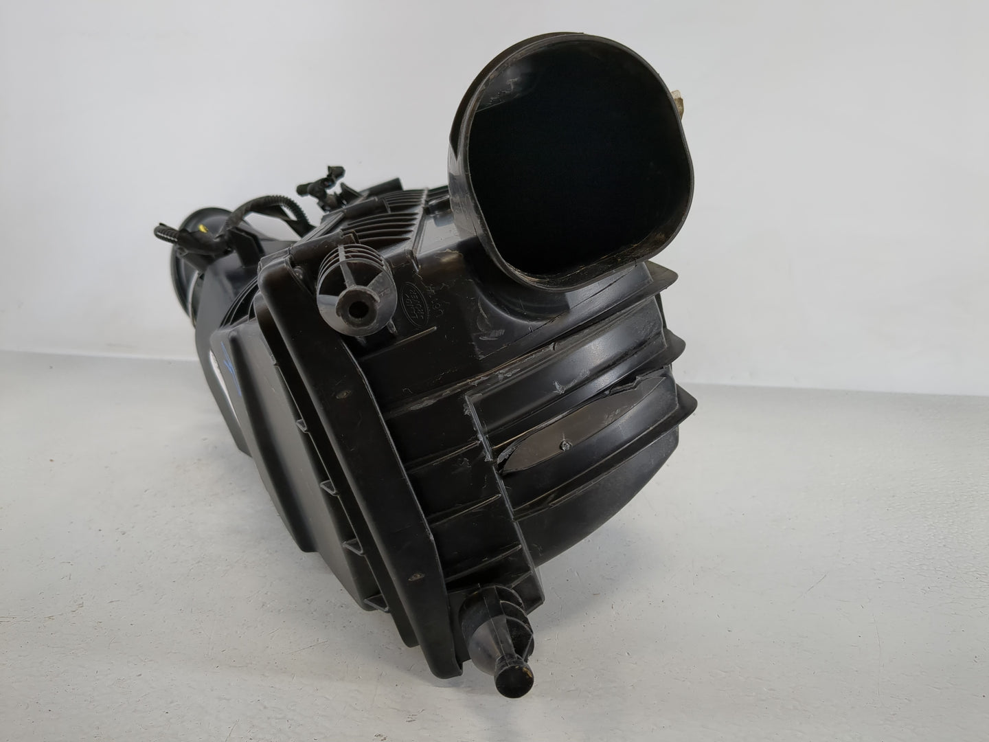 2013 Jaguar Xf Air Cleaner Intake-duct Hose Tube - Oemusedautoparts1.com