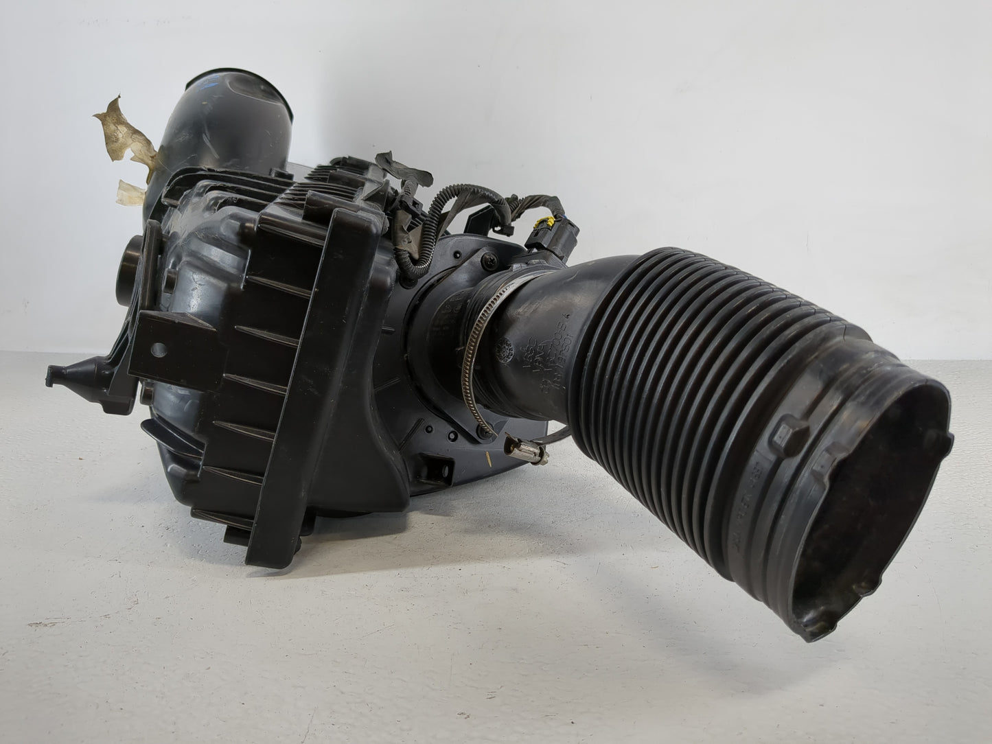 2013 Jaguar Xf Air Cleaner Intake-duct Hose Tube - Oemusedautoparts1.com