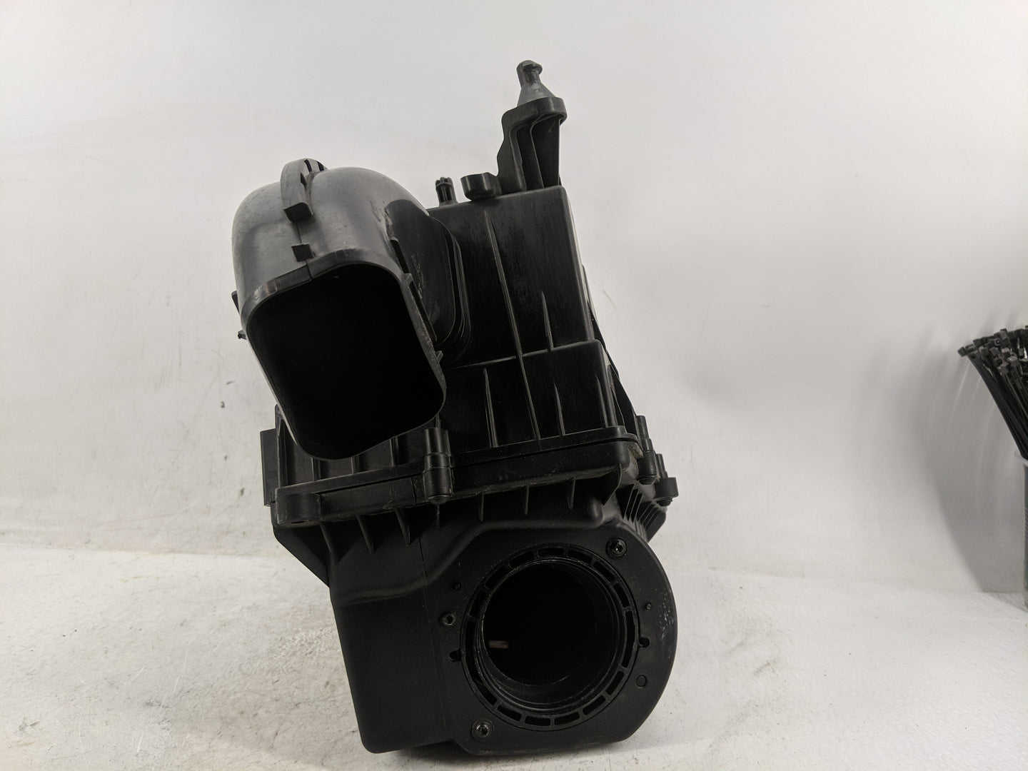 2013-2014 Jaguar Xf Air Cleaner Intake-duct Hose Tube - Oemusedautoparts1.com