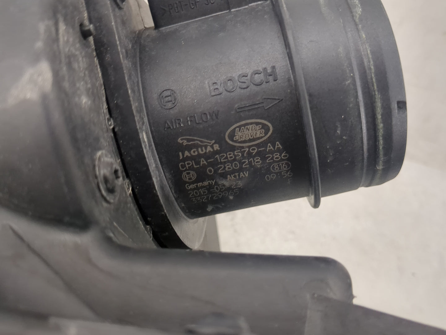 2013 Jaguar Xf Air Cleaner Intake-duct Hose Tube - Oemusedautoparts1.com