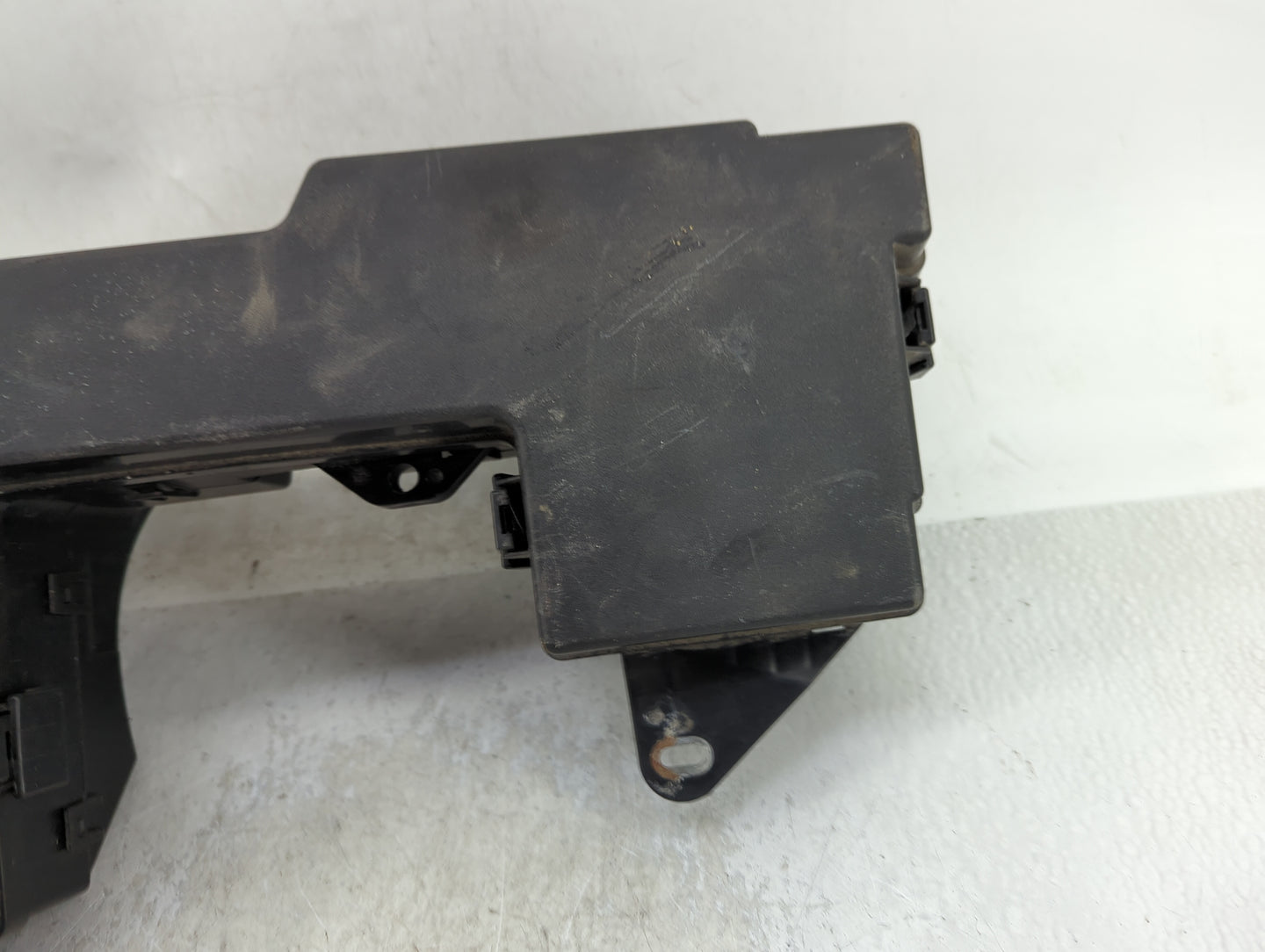 2013 Jaguar Xf Fusebox Fuse Box Panel Relay Module Fits OEM Used Auto Parts - Oemusedautoparts1.com
