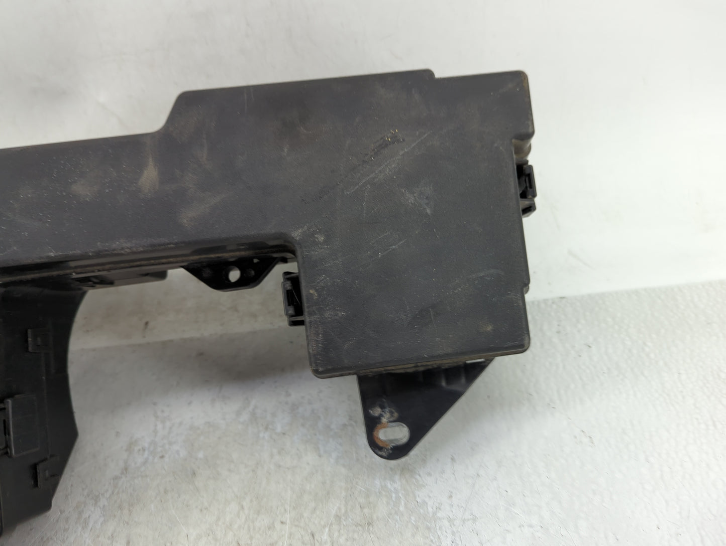 2013 Jaguar Xf Fusebox Fuse Box Panel Relay Module Fits OEM Used Auto Parts - Oemusedautoparts1.com